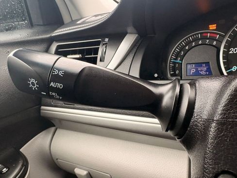 Used 2014 Toyota Camry LE image 27