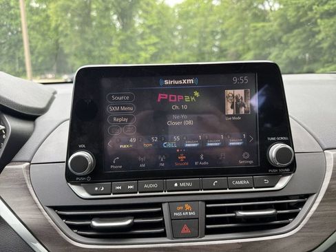Used 2025 Nissan Altima 2.5 SV FWD image 13