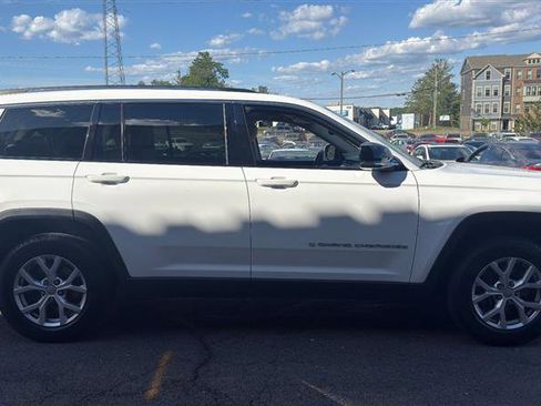 Used 2021 Jeep Grand Cherokee L Limited AWD/4WD image 12