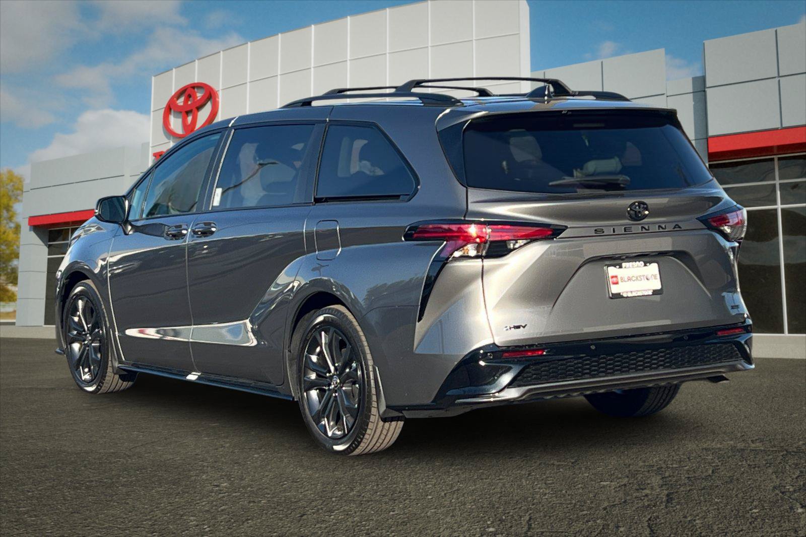 Certified 2026 Toyota Sienna XSE FWD image 5