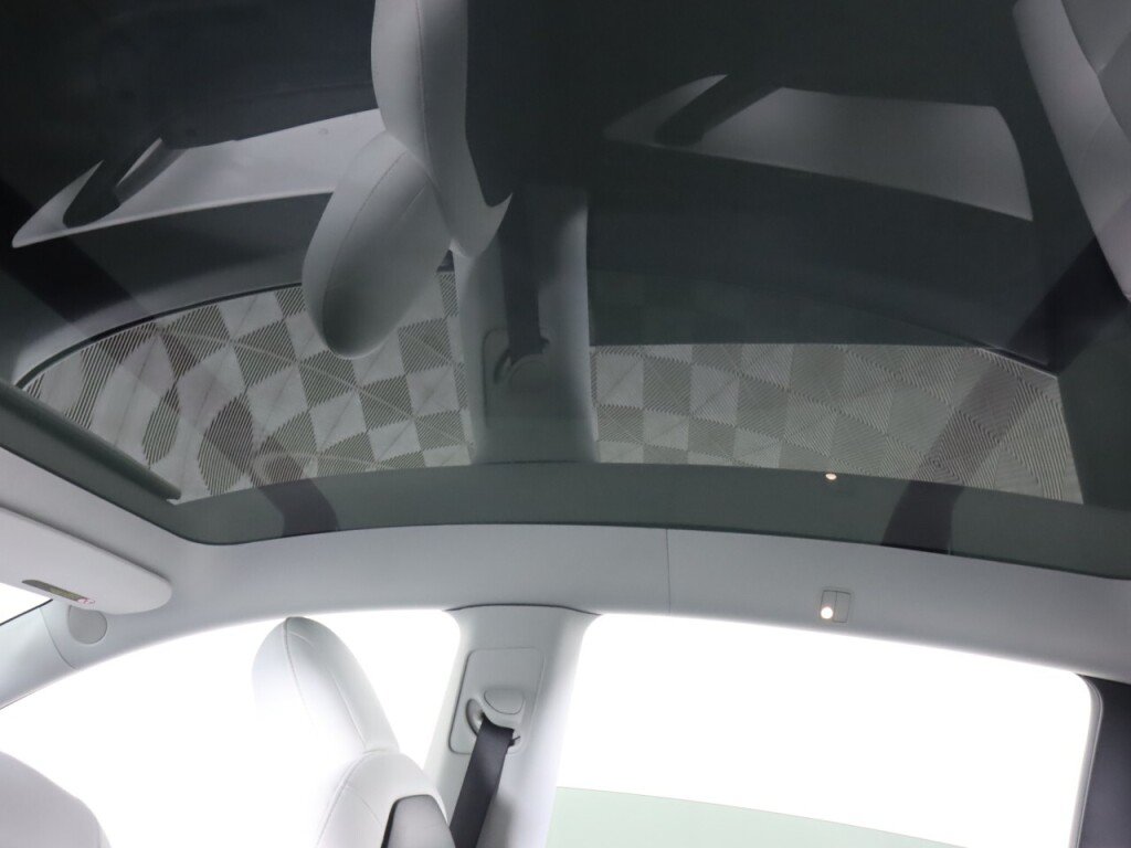 Used 2021 Tesla Model Y Long Range AWD/4WD image 27