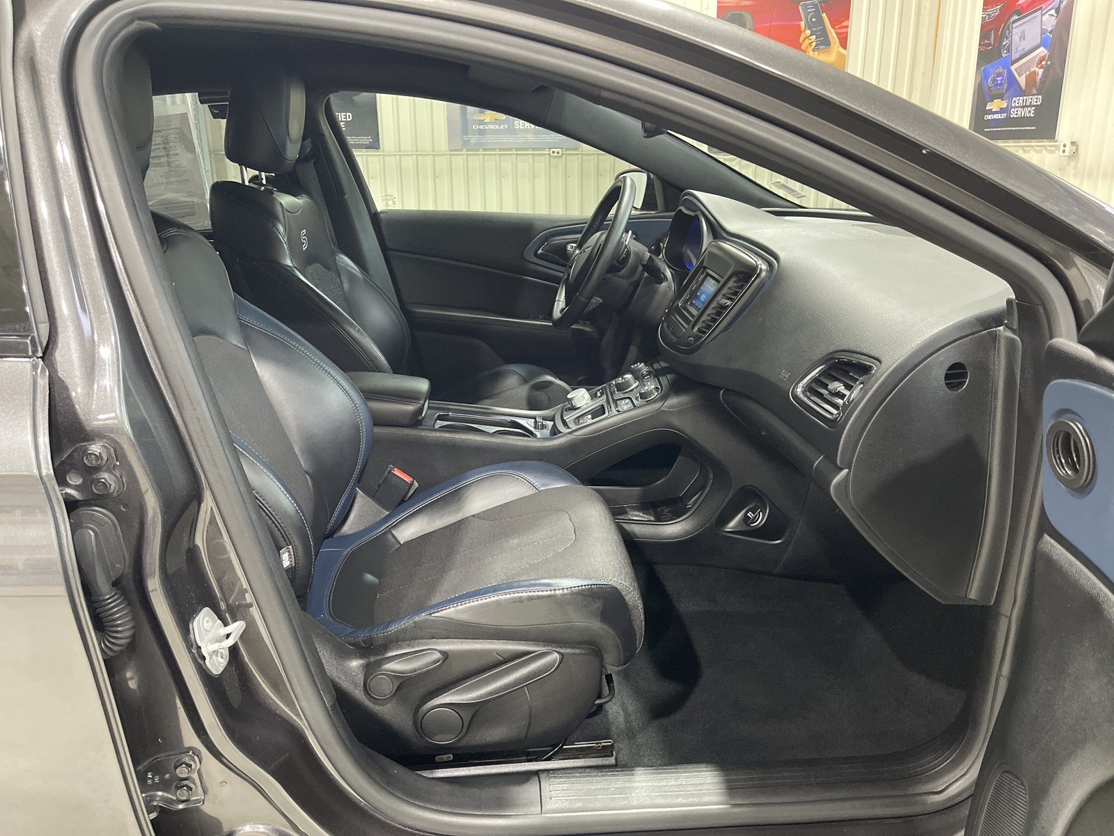 Used 2016 Chrysler 200 S w/ Comfort Group FWD image 18