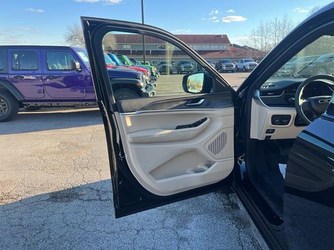 New 2025 Jeep Grand Cherokee Limited w/ Luxury Tech Group II image 16