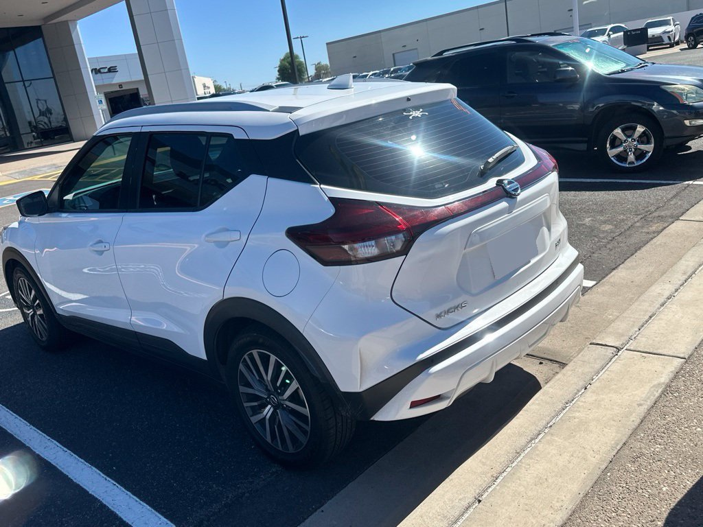 Used 2021 Nissan Kicks SV FWD image 2
