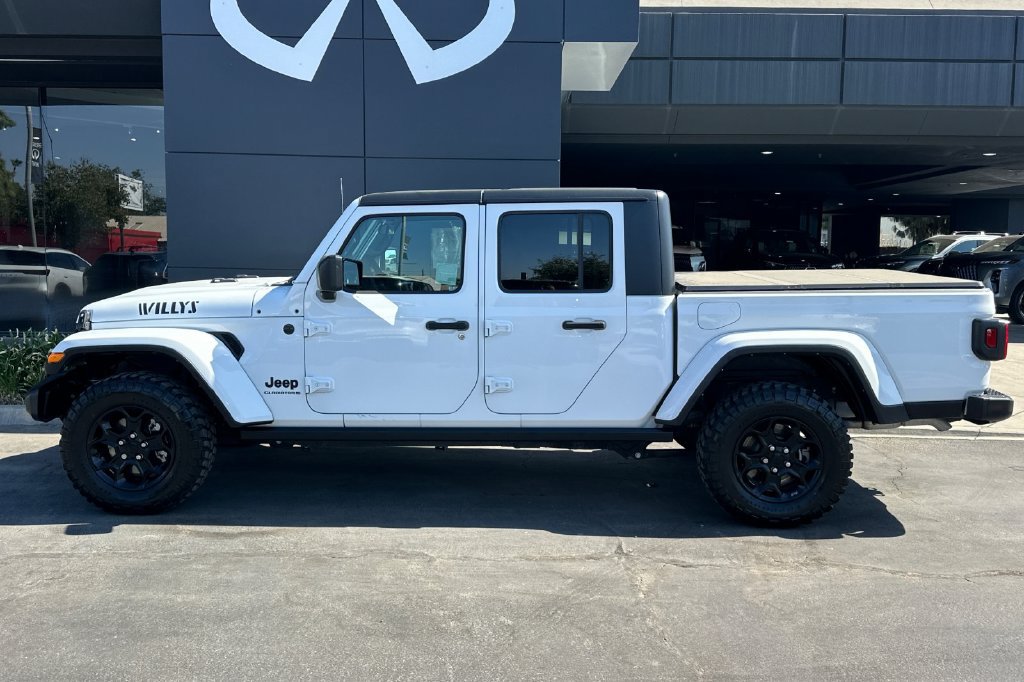 Used 2023 Jeep Gladiator Sport AWD/4WD image 7