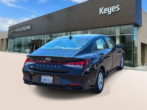 Used 2023 Hyundai Elantra SE FWD image 4
