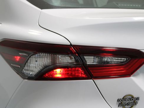 Used 2021 Toyota Camry LE image 43