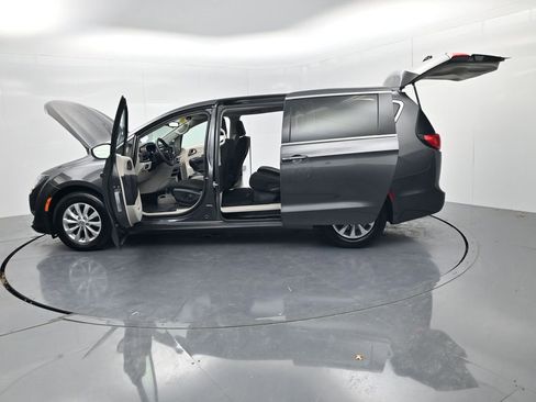 Used 2018 Chrysler Pacifica Touring Plus image 53