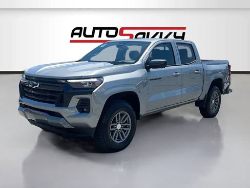 Used 2025 Chevrolet Colorado LT w/ LT Convenience Package AWD/4WD image 3