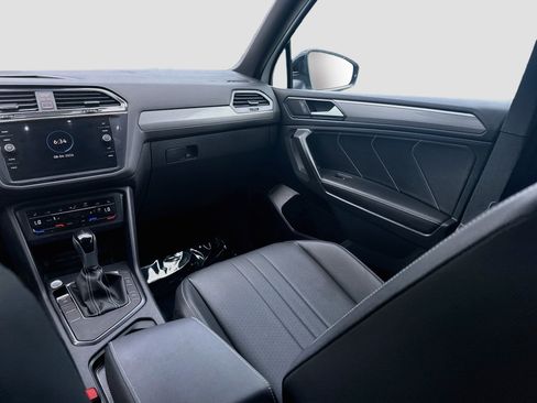 Certified 2023 Volkswagen Tiguan SE R-Line FWD image 21