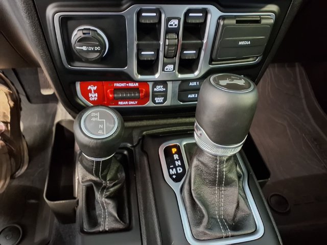 Used 2024 Jeep Wrangler Unlimited Rubicon w/ Convenience Group AWD/4WD image 12