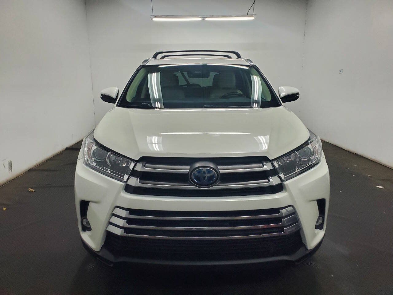 Used 2019 Toyota Highlander Limited AWD/4WD image 2
