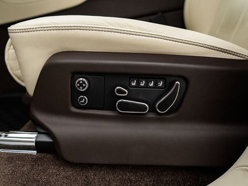 Certified 2022 Bentley Bentayga AWD/4WD image 27