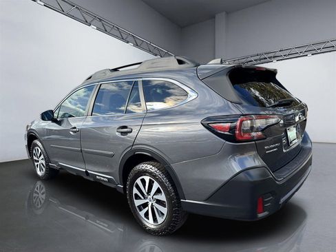 Used 2021 Subaru Outback Premium image 5
