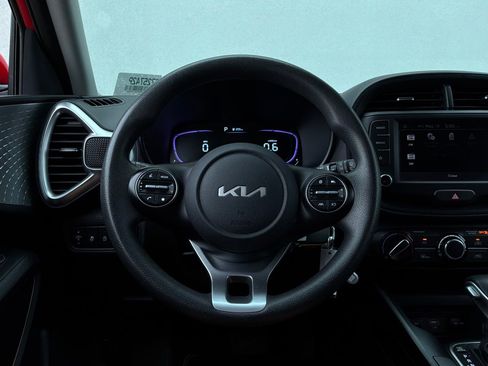 Used 2025 Kia Soul LX w/ LX Technology Package FWD image 29