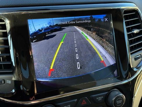 Used 2020 Jeep Grand Cherokee Limited image 5