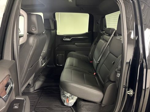 New 2026 GMC Sierra 1500 SLT image 31