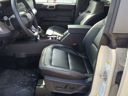 New 2025 Ford Bronco Outer Banks w/ Sasquatch Package AWD/4WD image 17