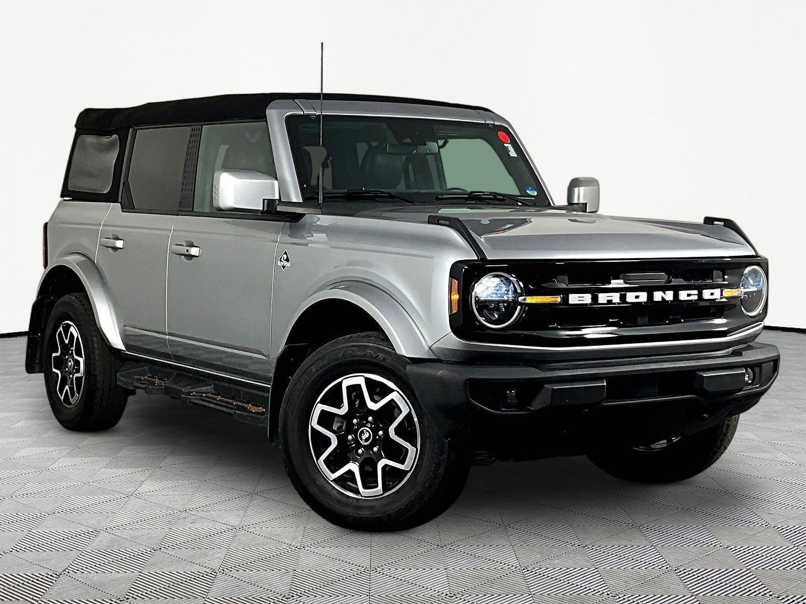 Used 2023 Ford Bronco Outer Banks AWD/4WD image 3