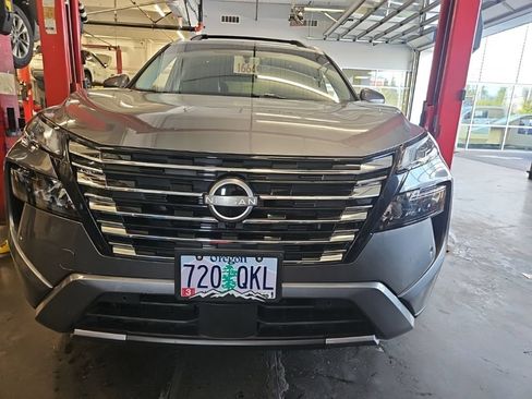 Used 2025 Nissan Rogue SL w/ SL Premium Package AWD/4WD image 2