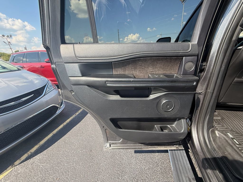Used 2020 Ford Expedition Limited AWD/4WD image 18