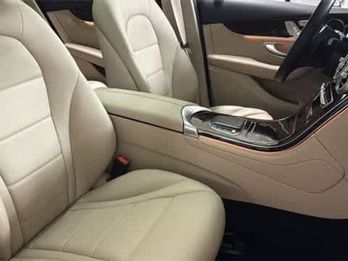 Used 2021 Mercedes-Benz GLC 300 4MATIC image 35