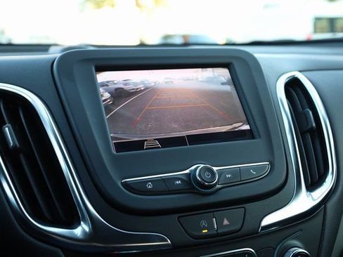 Used 2022 Chevrolet Equinox LT image 18