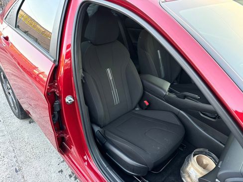 Used 2025 Hyundai Elantra Sport image 8