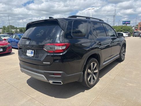 Used 2023 Honda Pilot Touring image 5