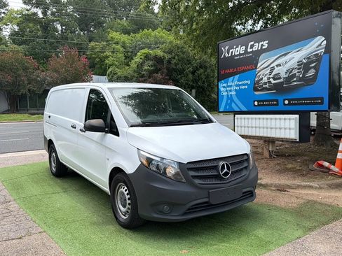 Used 2022 Mercedes-Benz Metris image 1