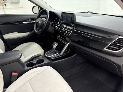 Used 2021 Kia Seltos EX image 22
