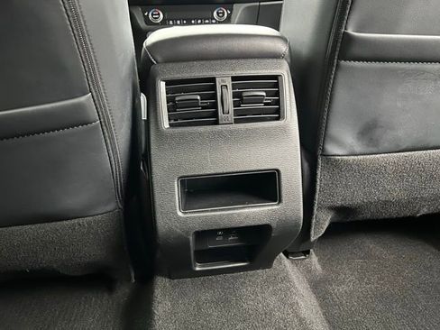 Used 2024 Mitsubishi Outlander SE image 13