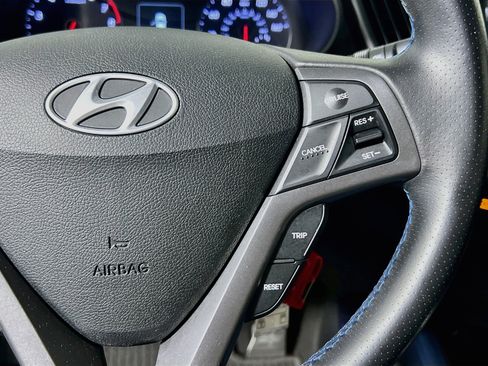 Used 2016 Hyundai Veloster Rally Edition FWD image 18