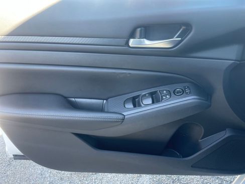 Used 2025 Nissan Altima 2.5 SV image 18