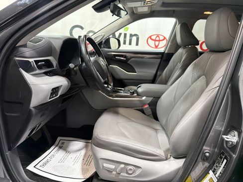Used 2023 Toyota Highlander Platinum AWD/4WD image 24