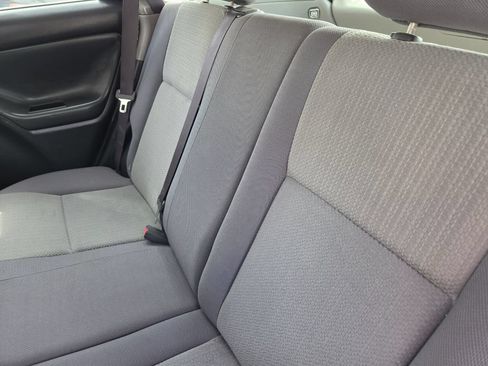 Used 2004 Toyota Matrix FWD image 27