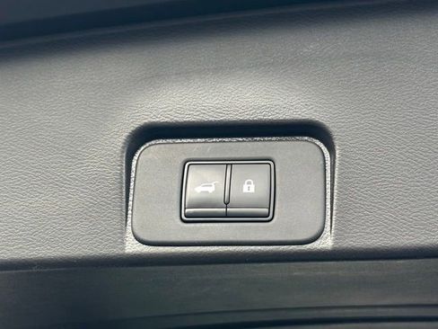 Used 2023 Nissan Rogue SL w/ SL Premium Package image 19