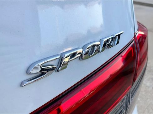 Used 2022 Honda Civic Sport image 10