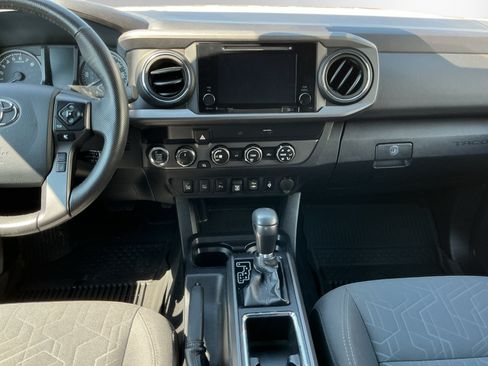Certified 2019 Toyota Tacoma TRD Off-Road w/ Technology Package AWD/4WD image 11