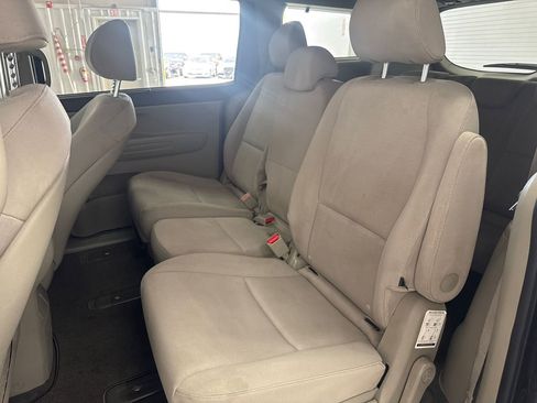 Used 2015 Kia Sedona LX w/ LX Convenience Package FWD image 18