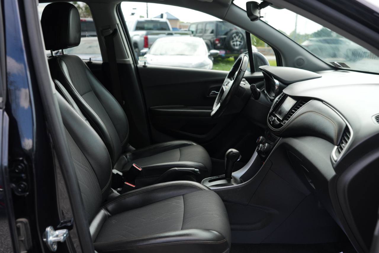 Used 2022 Chevrolet Trax LT w/ LT Convenience Package AWD/4WD image 27