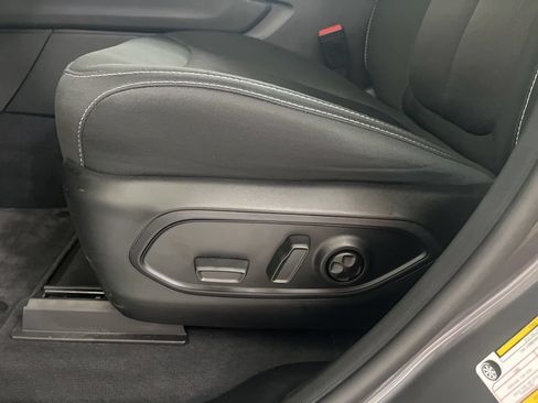 Used 2025 Jeep Grand Cherokee Laredo AWD/4WD image 54