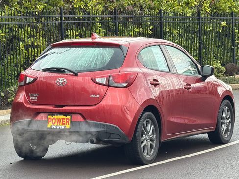 Used 2020 Toyota Yaris XLE image 4