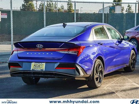 New 2026 Hyundai Elantra SEL Sport FWD image 4