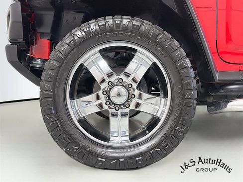 Used 2005 HUMMER H2 SUT w/ Preferred Equipment Group AWD/4WD image 38