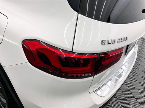 Certified 2022 Mercedes-Benz GLB 250 image 27