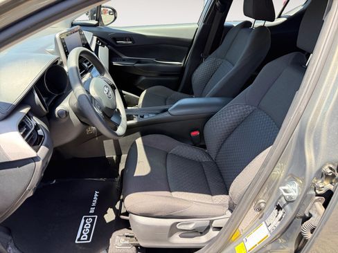 Used 2021 Toyota C-HR LE FWD image 10