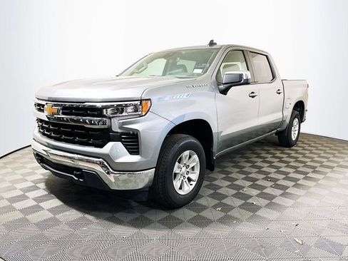 Used 2025 Chevrolet Silverado 1500 LT image 4