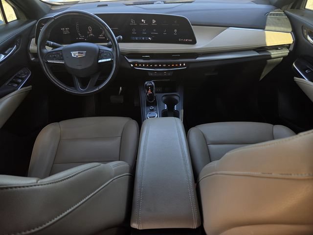 Used 2024 Cadillac XT4 Luxury w/ Cold Weather Package FWD image 6