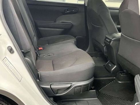 Used 2023 Toyota Highlander LE AWD/4WD image 25